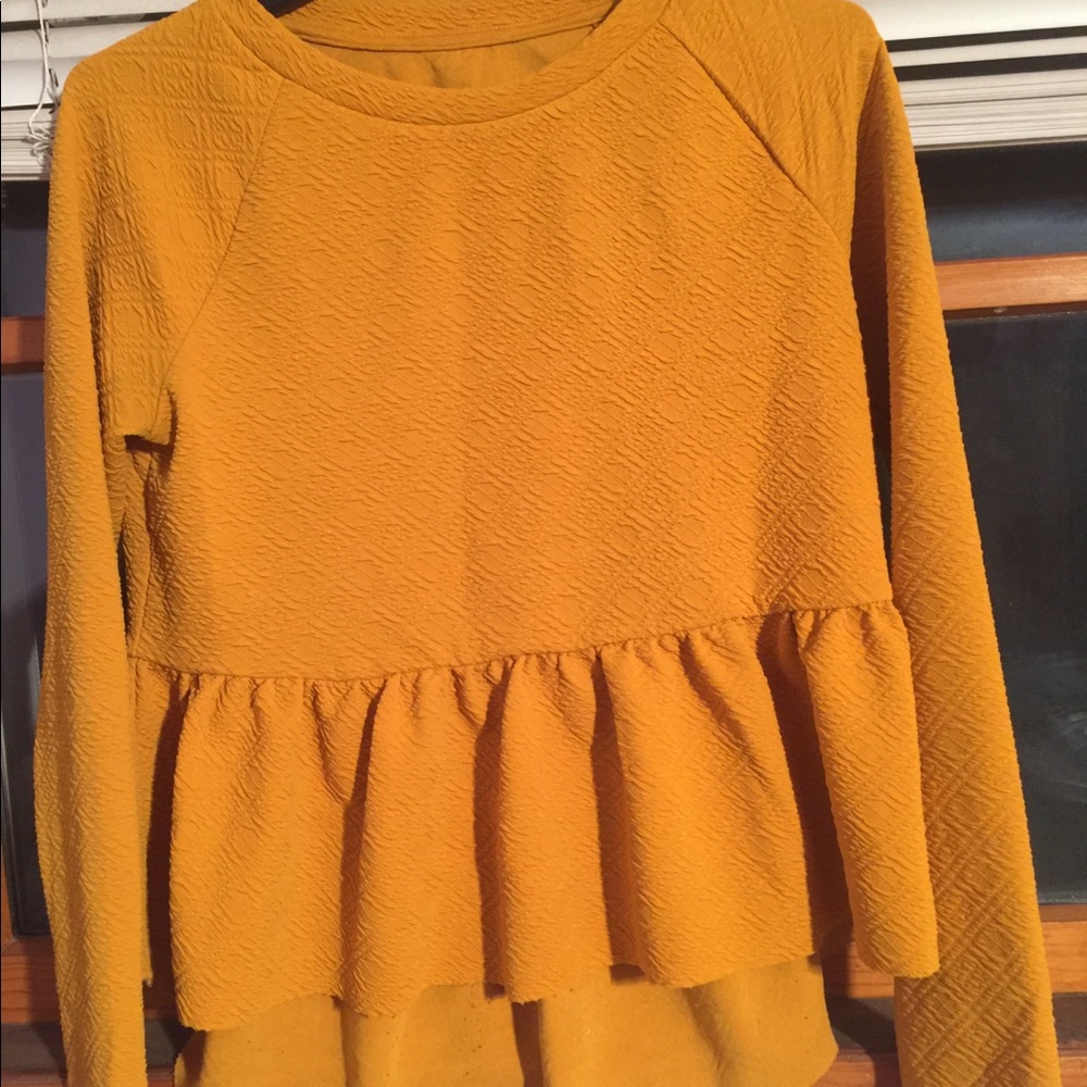 Tops - Picture 3 of 4